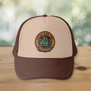 Clan MacKenzie Crest over bruine jacht Tartan Trucker Pet