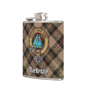 Clan MacKenzie Crest over Verweerde Jacht Tartan Heupfles (Links)