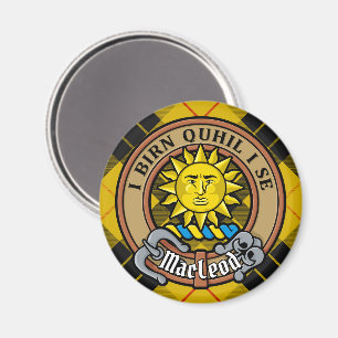 Clan MacLeod van Lewis Crest over Tartan Magneet
