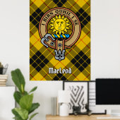 Clan MacLeod van Lewis Crest over Tartan Poster (Thuiskantoor)