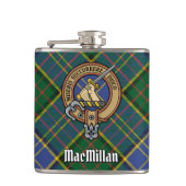 Clan MacMillan Crest over de jacht op Tartan Heupfles (Voorkant)