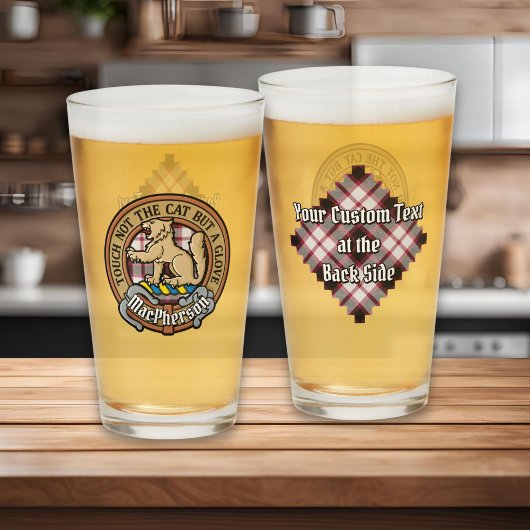 Clan MacPherson Crest over de jacht op Tartan Glas