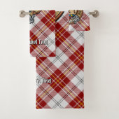 Clan MacPherson Crest sur la robe rouge Tartan (En situation)