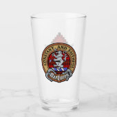 Clan MacQueen Crest boven Tartan Glas (Voorkant)