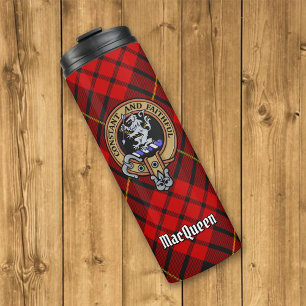 Clan MacQueen Crest boven Tartan Thermosbeker