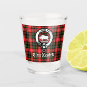 Clan Nesbitt Crest Badge & Tartan Shot Glas (Voorkant)