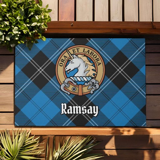 Clan Ramsay Crest over Blue Hunting Tartan Deurmat