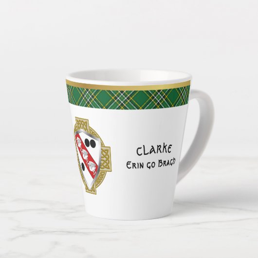 Clarke Irish Shield & Tartan gepersonaliseerd Latte Mok (Rechterhoek)
