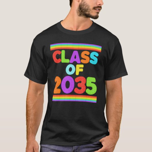 Class of 2035 Growing With Me Kindergarten Graduat T-shirt (Voorkant)