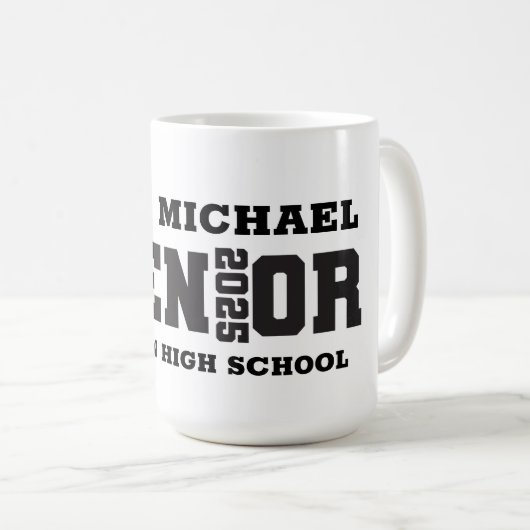 Classe supérieure de 2025 Mug (Devant droit)