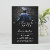 Classic Black Graduation Invitation (Debout devant)