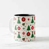 Classic Christmas Tree & Ornament Pattern Mug (Devant gauche)