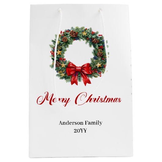 Classic Christmas wreath bag with berries and pine Medium Cadeauzakje (Voorkant)