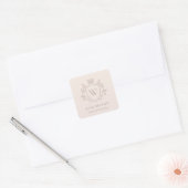 Classic Dusky Pink Blush Monogram Floral Crest Vierkante Sticker (Envelop)
