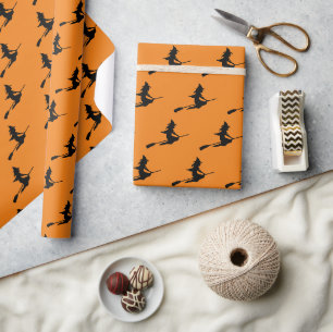 Classic Flying Witch op bezemzwart en Sinaasappel Cadeaupapier
