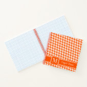 Classic Monogrammed Sinaasappel Houndstooth Graph Notitieboek (Binnen)
