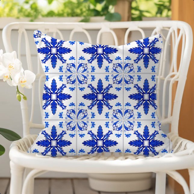 Classic Portuguese Tile Pattern Blue White Buitenkussen (Creator heeft geüpload)