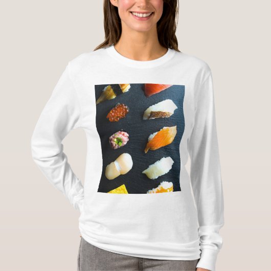Classic Sushi Set – 10 classic pieces on a stone p T-shirt (Voorkant)