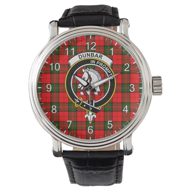 Classic Timeless Clan Dunbar Modern Tartan Badge Horloge (Voorkant)