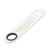 Classic White en Gold Personalized Groomsman Speed Flessenopener (Voorkant Gekanteld)