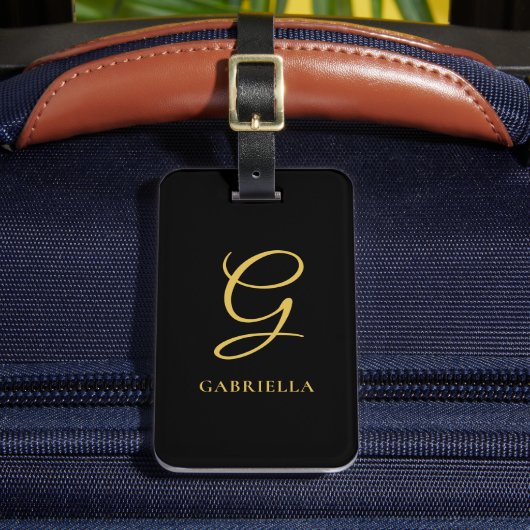 Classy Chic Script Monogram zwart en Gold Custom Bagagelabel (Voorkant Insitu 2)