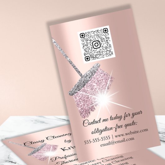 Classy Cleaning Services House QRCode Logo houden Visitekaartje