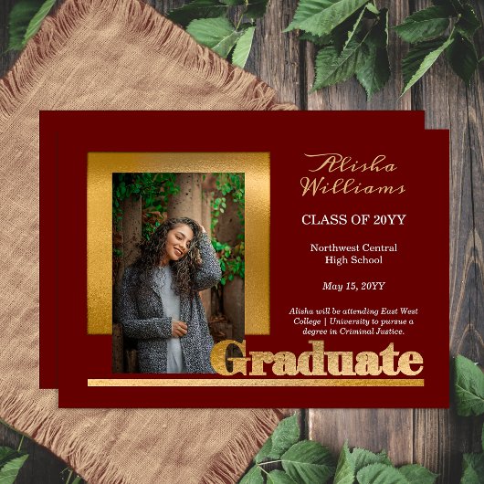 Classy Elegant Gold Text Afstuderen 1 Photo Maroon Aankondiging