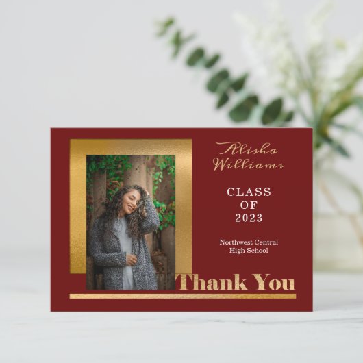 Classy Elegant Gold Text Afstuderen Foto Maroon Bedankkaart (Staand voorkant)