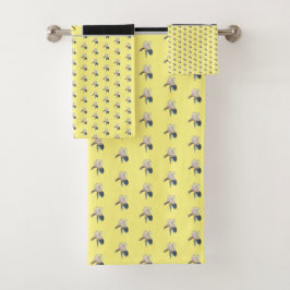 Classy Grey Black Iris Pattern op Yellow Monogram Bad Handdoek