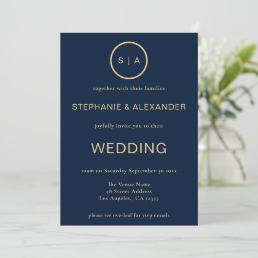 Classy Navy Blue Gold Monogram QR Code Weddenschap Kaart (Staand voorkant)