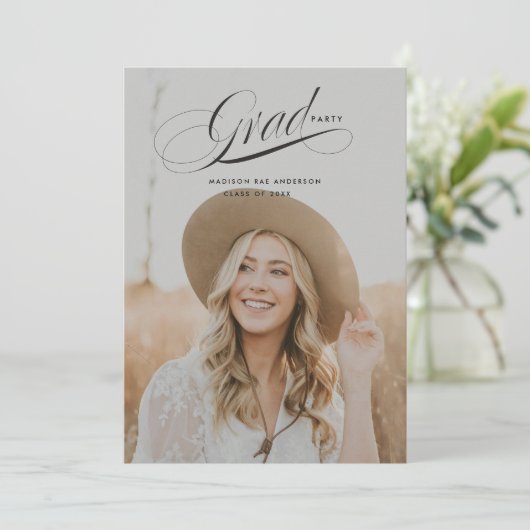Classy Script Afstuderen Announcement Kaart (Staand voorkant)