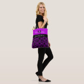 Classy Squares Pattern Black en Paars Monogram Draagtas (Op model)