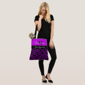 Classy Squares Pattern Black en Paars Monogram Draagtas (Op model)