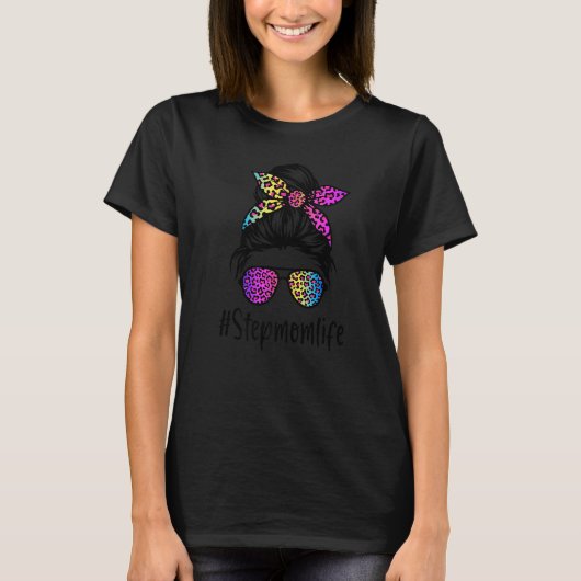Classy Stepmom life Messy Bun Rainbow Leopard Moth T-shirt (Voorkant)