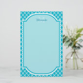 Classy Turquoise Blue Quatrefoil Monogram en naam Briefpapier (Staand voorkant)