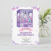Claw machine arcade party invitation (Debout devant)