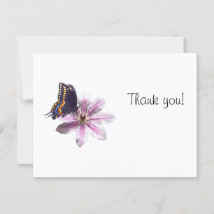 Clematis bloem en zwarte zwaluwstaart vlinder briefkaart