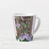 Clematis rose Fleurs Latte Mug (Angle droit)