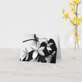 Clématite dans le carte pour notes monochrome (Fleur jaune)