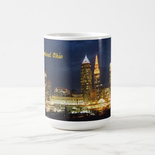 Cleveland, OH Éclairage nocturne Mug (Centre)