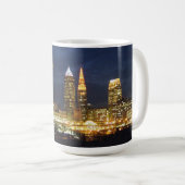 Cleveland, OH Éclairage nocturne Mug (Devant droit)