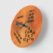 Clock met gekramde getallen ronde klok (Hoek)