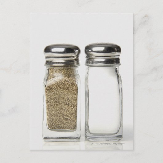 Close-up of a salt and a pepper shaker briefkaart (Voorkant)