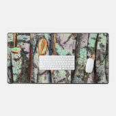 Close-up scene of birch log stumps, rustic charm (Clavier et souris)