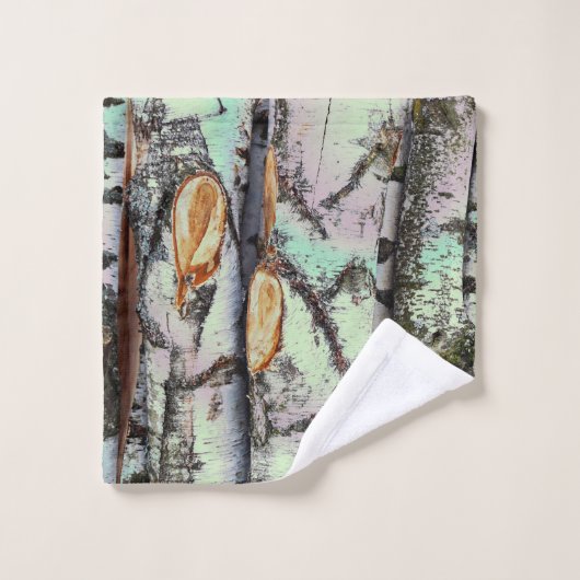 Close-up scene of birch log stumps, rustic charm (Gant de toilette)