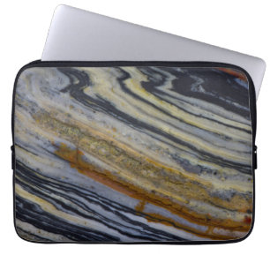 Close-up van een gestreepte jaspisplaat laptop sleeve