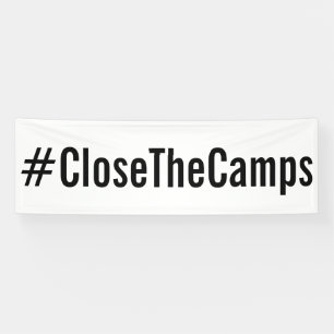 #CloseTheCamps gedurfde zwarte tekst over wit prot Spandoek