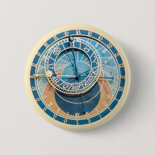 Closeup on Prague Astronomical Clock, Czech R. Ronde Button 5,7 Cm (Voorkant)