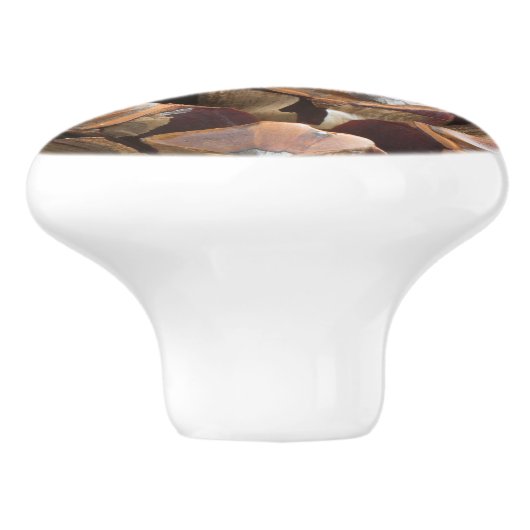 Closeup van pijnkuit keramische knop (Zijkant)