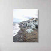 Clouds over een Rocky Beach Stretched Canvas Print (Voorkant)